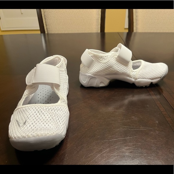 New Nike Air Rift Triple White Sandals Shoes Size US 6.5 W / 5Y - Picture 6 of 12